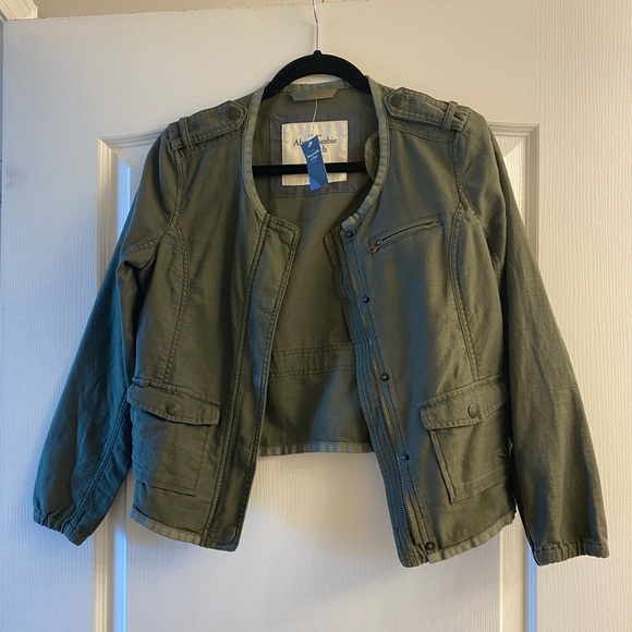 BNWT A&F Utility Military Cropped Fall Jacket - Picture 13 of 14